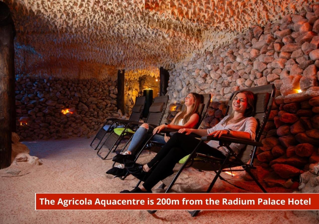Hotel Radium Palace Jachymov Bagian luar foto